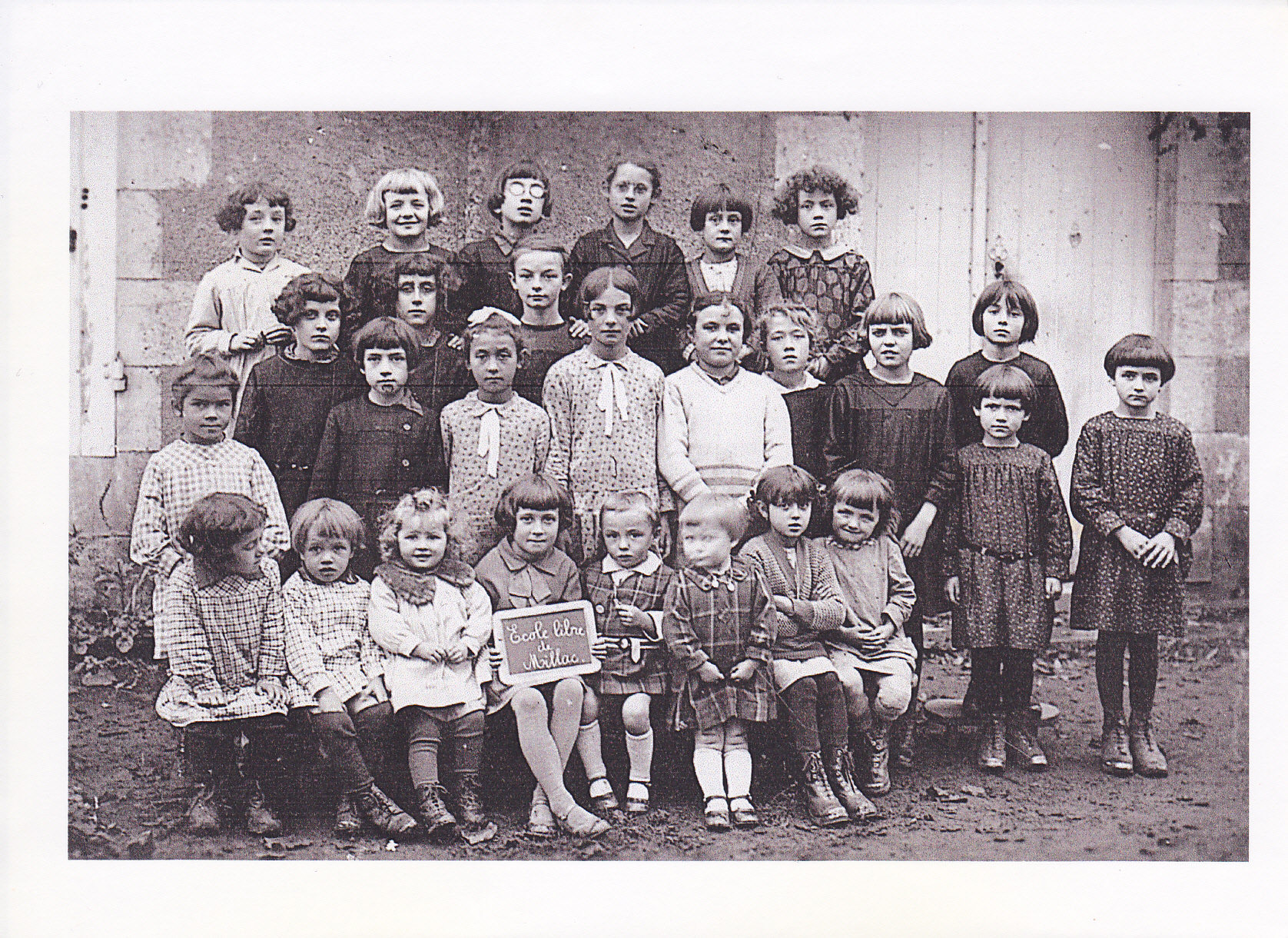 JJhtR247kOx_MILLAC-Liste-écolières-Photo-de-Classe-1930-.jpg