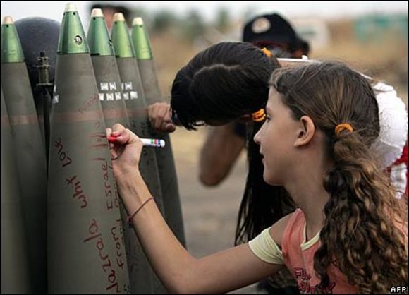 KJDljXvOTLq_israeli-girls-bombs3.jpg