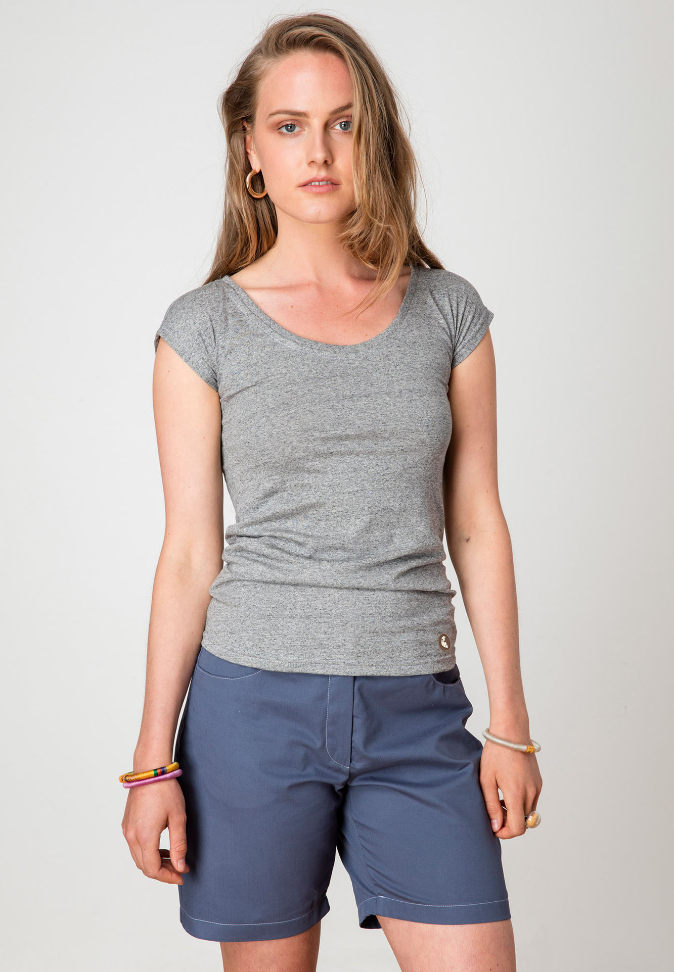 KJbnAuHT1iw_t-shirt-ecclo-gris-echancre-femme-Made-in-France-et-coton-upcycle-recycle-desimpacte-edition-limitee-face-1-Zalando.jpg