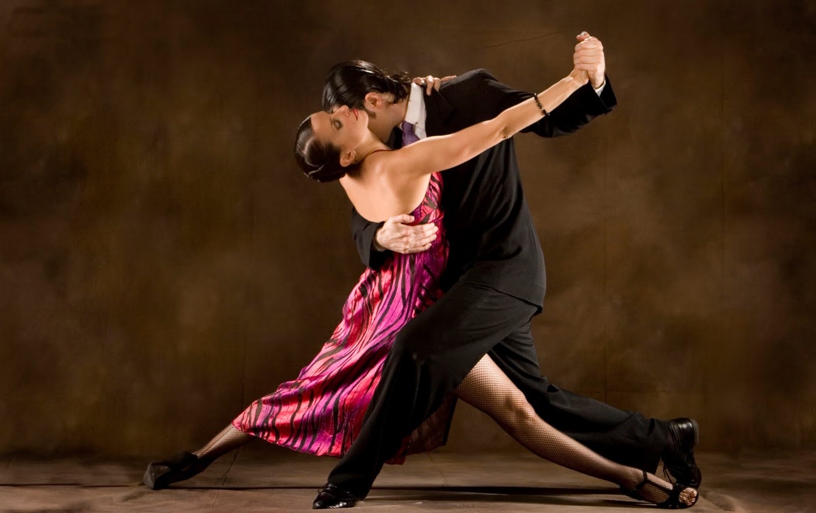 MAqnSUVChXP_pareja-bailando-tango-canciones.jpg
