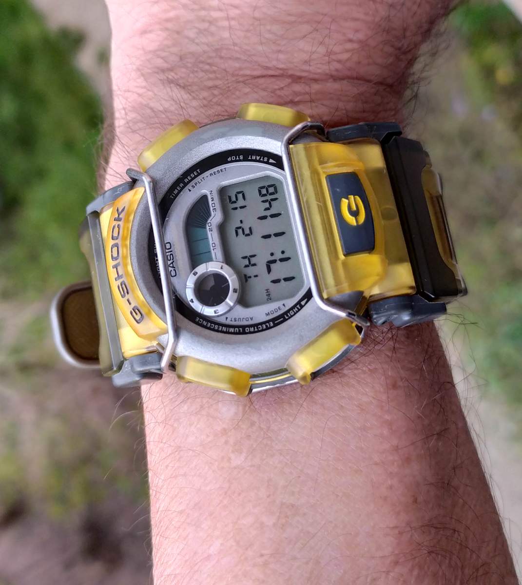 [Vends] Casio G-SHOCK DW-003 Glide jaune/gris - 1998 NBqahOoyk8C_G-Shock-DW-003-face-poignet-bullbar